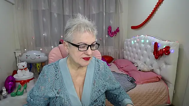 Snapshot of KayleSmoll chatting on February 2025 07:41:01 PM KayleSmoll online show from February 2025 07:41:01 PM