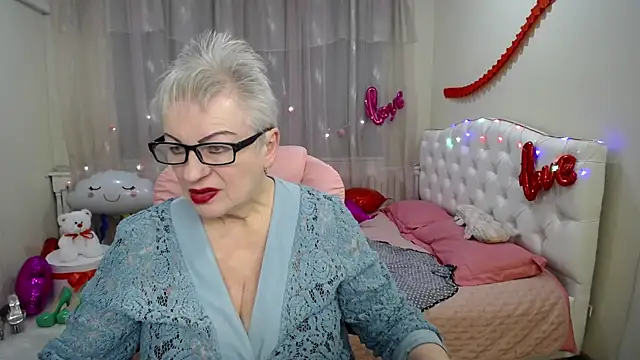 Snapshot of KayleSmoll chatting on February 2025 10:47:02 PM KayleSmoll online show from February 2025 10:47:02 PM