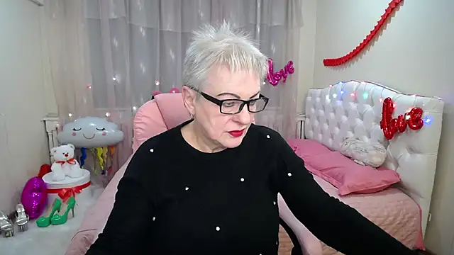 Snapshot of KayleSmoll chatting on February 2025 07:16:02 PM KayleSmoll online show from February 2025 07:16:02 PM