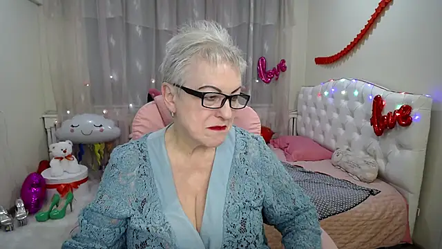 Snapshot of KayleSmoll chatting on February 2025 04:28:02 AM KayleSmoll online show from February 2025 04:28:02 AM