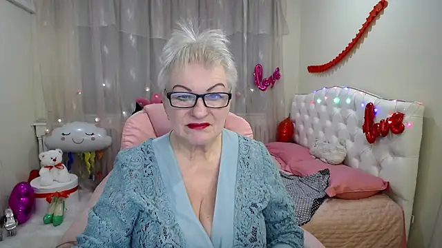 Snapshot of KayleSmoll chatting on February 2025 01:24:01 AM KayleSmoll online show from February 2025 01:24:01 AM