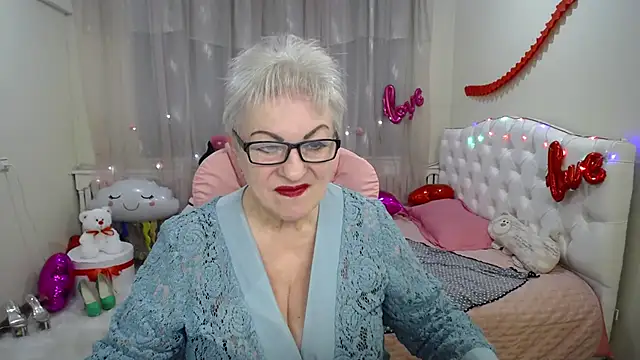 Snapshot of KayleSmoll chatting on March 2025 10:21:02 PM KayleSmoll online show from March 2025 10:21:02 PM