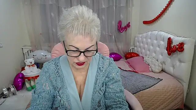 Snapshot of KayleSmoll chatting on March 2025 01:25:02 AM KayleSmoll online show from March 2025 01:25:02 AM