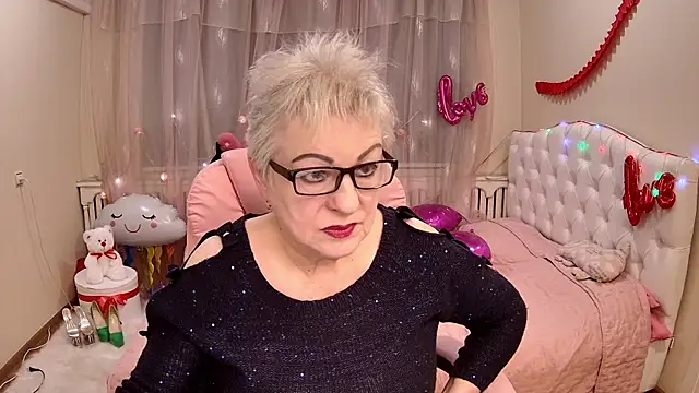 Snapshot of KayleSmoll chatting on March 2025 07:42:02 PM KayleSmoll online show from March 2025 07:42:02 PM