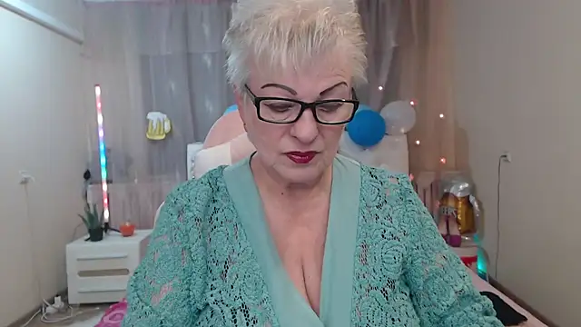 Snapshot of KayleSmoll chatting on October 2025 06:38:02 PM KayleSmoll online show from October 2025 06:38:02 PM