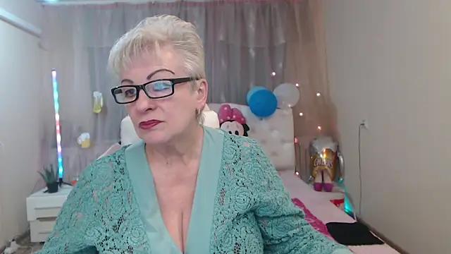 Snapshot of KayleSmoll chatting on October 2025 06:27:01 PM KayleSmoll online show from October 2025 06:27:01 PM