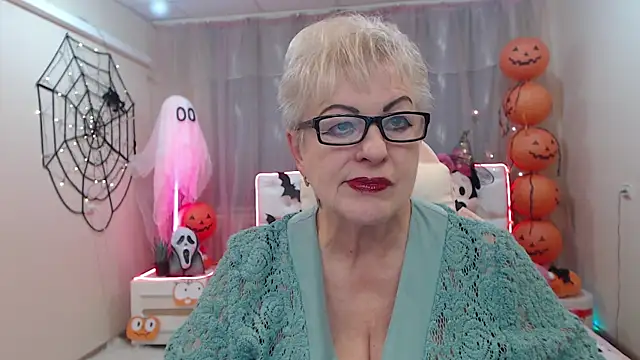 Snapshot of KayleSmoll chatting on October 2025 06:28:02 PM KayleSmoll online show from October 2025 06:28:02 PM