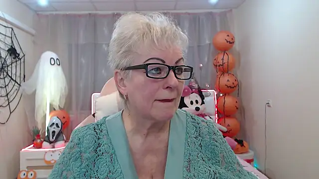 Snapshot of KayleSmoll chatting on October 2025 06:32:02 PM KayleSmoll online show from October 2025 06:32:02 PM