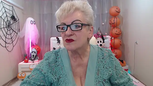 Snapshot of KayleSmoll chatting on October 2025 06:19:02 PM KayleSmoll online show from October 2025 06:19:02 PM