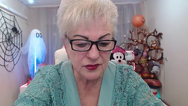 Snapshot of KayleSmoll chatting on October 2025 06:29:02 PM KayleSmoll online show from October 2025 06:29:02 PM