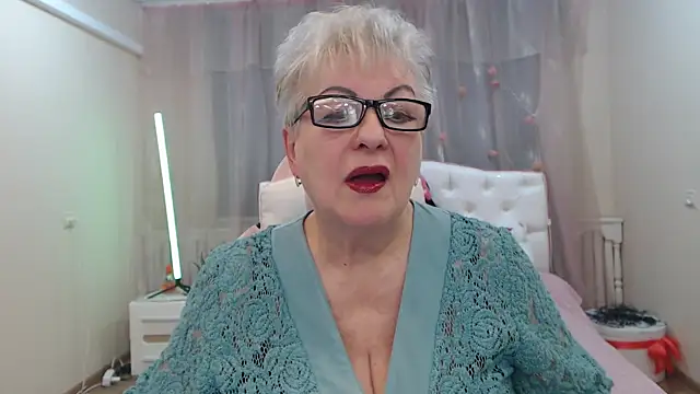 Snapshot of KayleSmoll chatting on November 2025 07:45:02 PM KayleSmoll online show from November 2025 07:45:02 PM