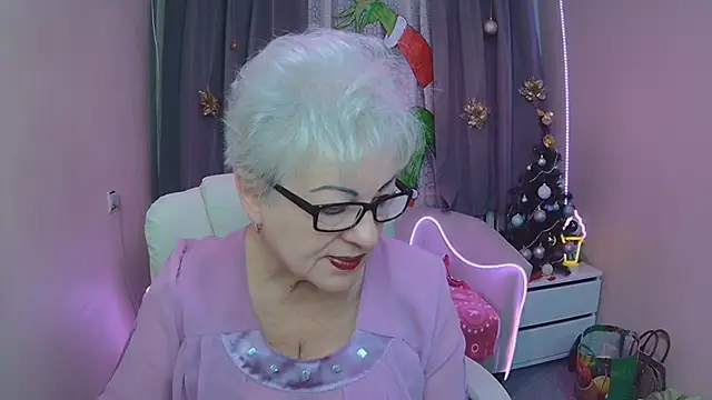 Snapshot of KayleSmoll chatting on December 2025 07:31:01 PM KayleSmoll online show from December 2025 07:31:01 PM