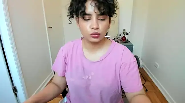 Snapshot of cinnamon_rosa chatting on December 2024 10:53:01 PM cinnamon rosa online show from December 2024 10:53:01 PM