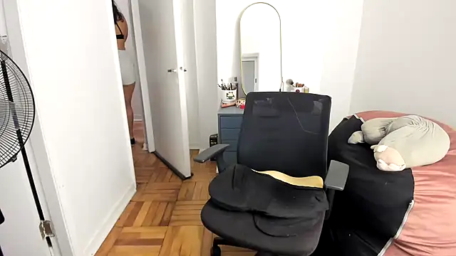 Snapshot of cinnamon_rosa chatting on January 2025 12:22:02 AM cinnamon rosa online show from January 2025 12:22:02 AM