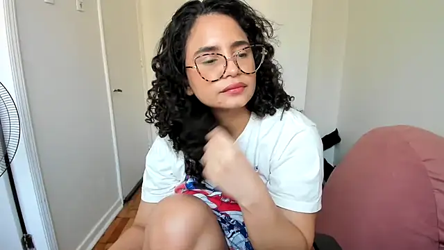 Snapshot of cinnamon_rosa chatting on February 2025 10:40:02 PM cinnamon rosa online show from February 2025 10:40:02 PM