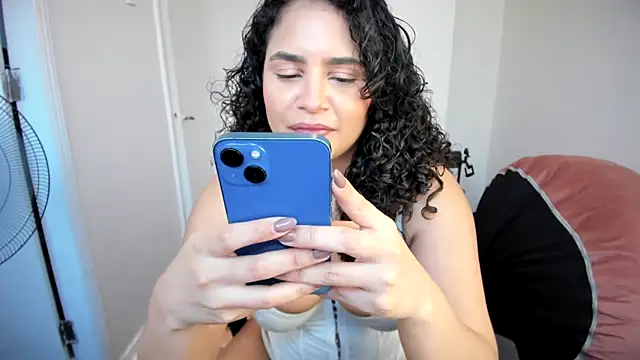 Snapshot of cinnamon_rosa chatting on February 2025 10:31:02 PM cinnamon rosa online show from February 2025 10:31:02 PM