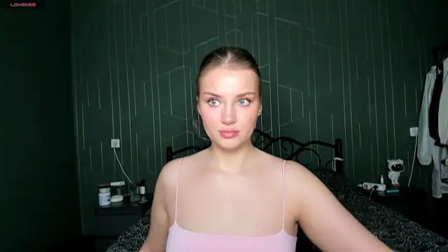 Snapshot of DeniRicchii chatting on December 2025 05:48:01 AM DeniRicchii online show from December 2025 05:48:01 AM