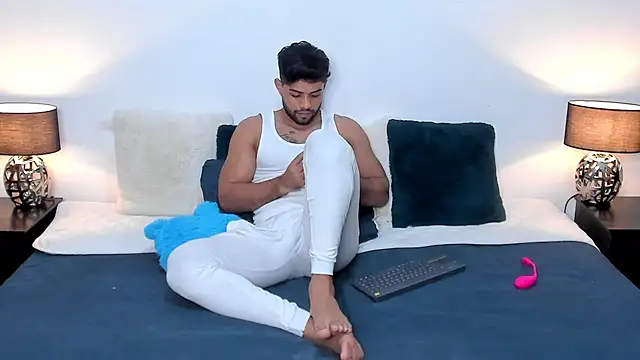 Snapshot of Luciano_and_Marlon chatting on December 2024 08:07:02 PM Luciano and Marlon online show from December 2024 08:07:02 PM