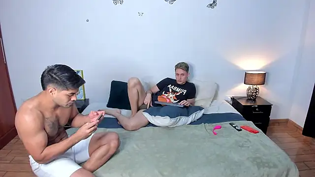 Snapshot of Luciano_and_Marlon chatting on February 2025 01:52:02 PM Luciano and Marlon online show from February 2025 01:52:02 PM