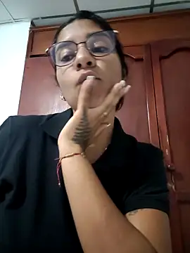 Snapshot of Sofythom1 chatting on March 2026 04:39:01 AM Sofythom1 online show from March 2026 04:39:01 AM