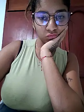 Snapshot of Sofythom1 chatting on March 2026 01:20:02 AM Sofythom1 online show from March 2026 01:20:02 AM