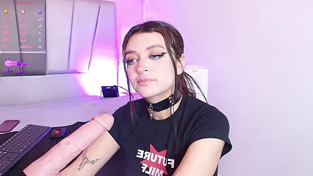 Snapshot of alice-millerr chatting on January 2025 07:07:01 PM alice-millerr online show from January 2025 07:07:01 PM