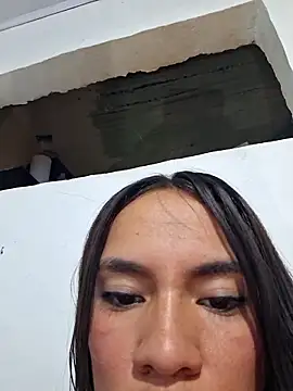 Kloemoretti online show from March 2025 02:37:01 PM