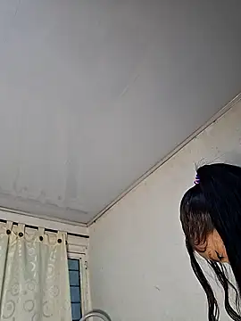 Kloemoretti online show from October 2025 06:27:01 PM