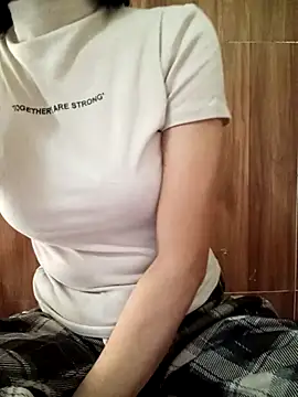 Snapshot of YunLem chatting on December 2025 05:04:02 AM YunLem online show from December 2025 05:04:02 AM