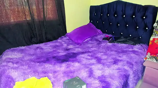 Snapshot of scarlet_tommy chatting on March 2025 10:10:01 PM scarlet tommy online show from March 2025 10:10:01 PM