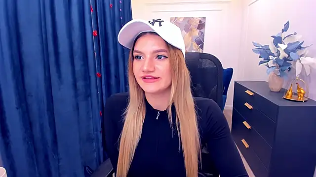 SelenaeMoore online show from November 2025 07:35:01 PM