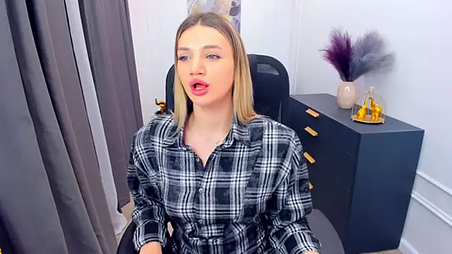 SelenaeMoore online show from March 2026 07:54:01 PM