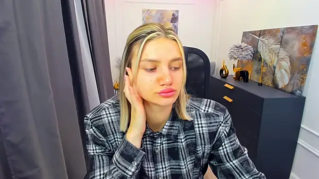 SelenaeMoore online show from April 2026 03:42:02 AM