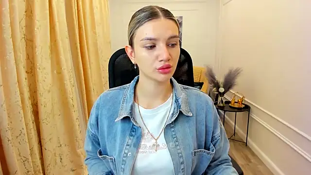 SelenaeMoore online show from June 2026 03:42:01 AM