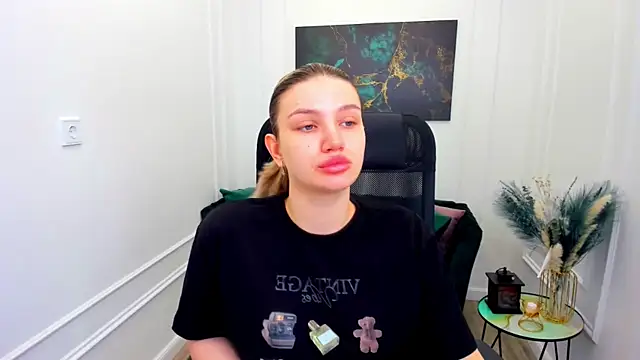 SelenaeMoore online show from June 2026 03:55:01 AM