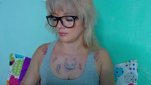 Snapshot of kitten_sweet chatting on February 2025 11:06:01 PM kitten sweet online show from February 2025 11:06:01 PM