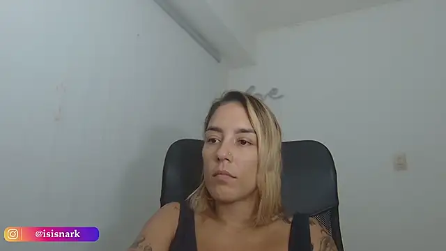 Snapshot of Isis69_ chatting on December 2024 11:20:02 PM Isis69 online show from December 2024 11:20:02 PM