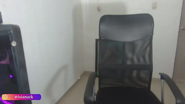 Snapshot of Isis69_ chatting on February 2025 07:36:01 PM Isis69 online show from February 2025 07:36:01 PM