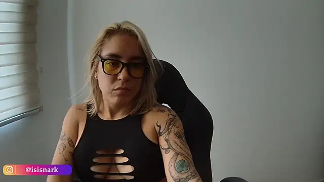 Snapshot of Isis69_ chatting on October 2025 09:16:02 PM Isis69 online show from October 2025 09:16:02 PM