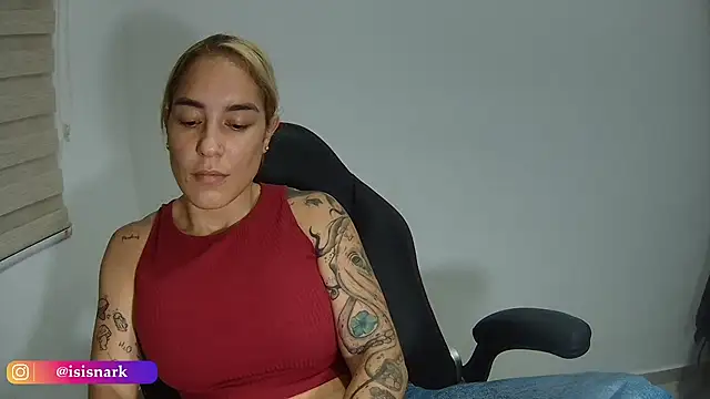 Snapshot of Isis69_ chatting on November 2025 12:42:02 AM Isis69 online show from November 2025 12:42:02 AM