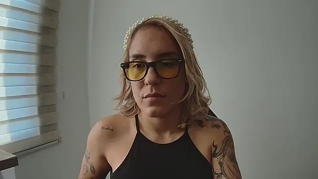 Snapshot of Isis69_ chatting on December 2025 09:12:02 PM Isis69 online show from December 2025 09:12:02 PM