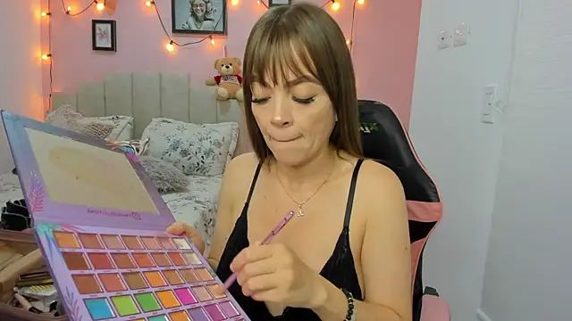 emilyharrix online show from October 2025 04:46:01 PM