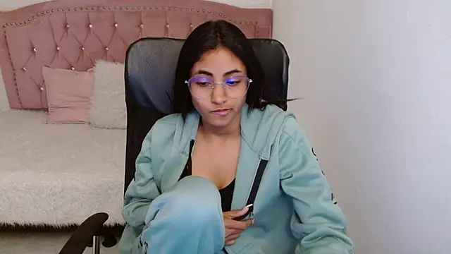 Snapshot of shaneelle chatting on January 2025 06:14:01 AM shaneelle online show from January 2025 06:14:01 AM