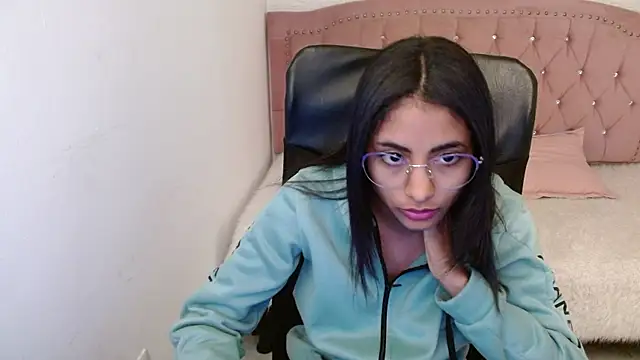 Snapshot of shaneelle chatting on January 2025 09:08:02 AM shaneelle online show from January 2025 09:08:02 AM