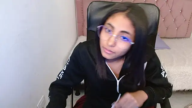 Snapshot of shaneelle chatting on January 2025 09:23:01 AM shaneelle online show from January 2025 09:23:01 AM