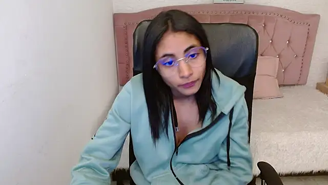 Snapshot of shaneelle chatting on February 2025 06:21:01 AM shaneelle online show from February 2025 06:21:01 AM