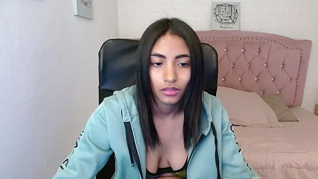 Snapshot of shaneelle chatting on February 2025 03:15:01 AM shaneelle online show from February 2025 03:15:01 AM