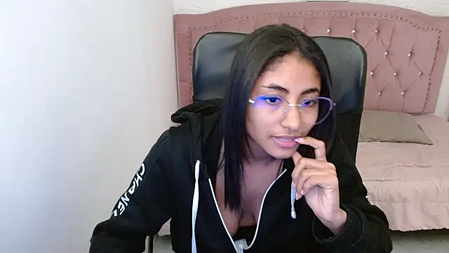 Snapshot of shaneelle chatting on February 2025 09:25:02 AM shaneelle online show from February 2025 09:25:02 AM
