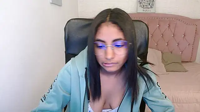 Snapshot of shaneelle chatting on March 2025 06:10:02 AM shaneelle online show from March 2025 06:10:02 AM