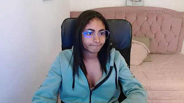 Snapshot of shaneelle chatting on March 2025 09:19:02 AM shaneelle online show from March 2025 09:19:02 AM